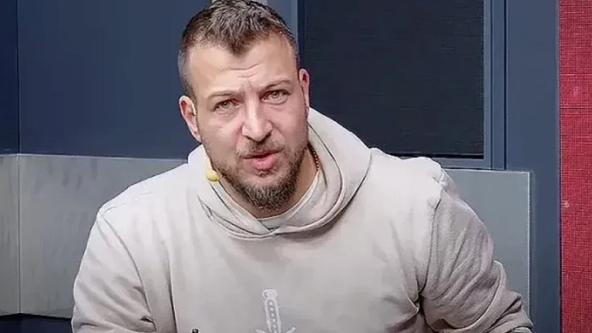 İstanbul Cumhuriyet Başsavcılığı, yasa dışı bahis soruşturması kapsamında eski futbolcu Batuhan Karadeniz ve Fedlan Kılıçaslan hakkında kırmızı bülten çıkarıldığını açıkladı.