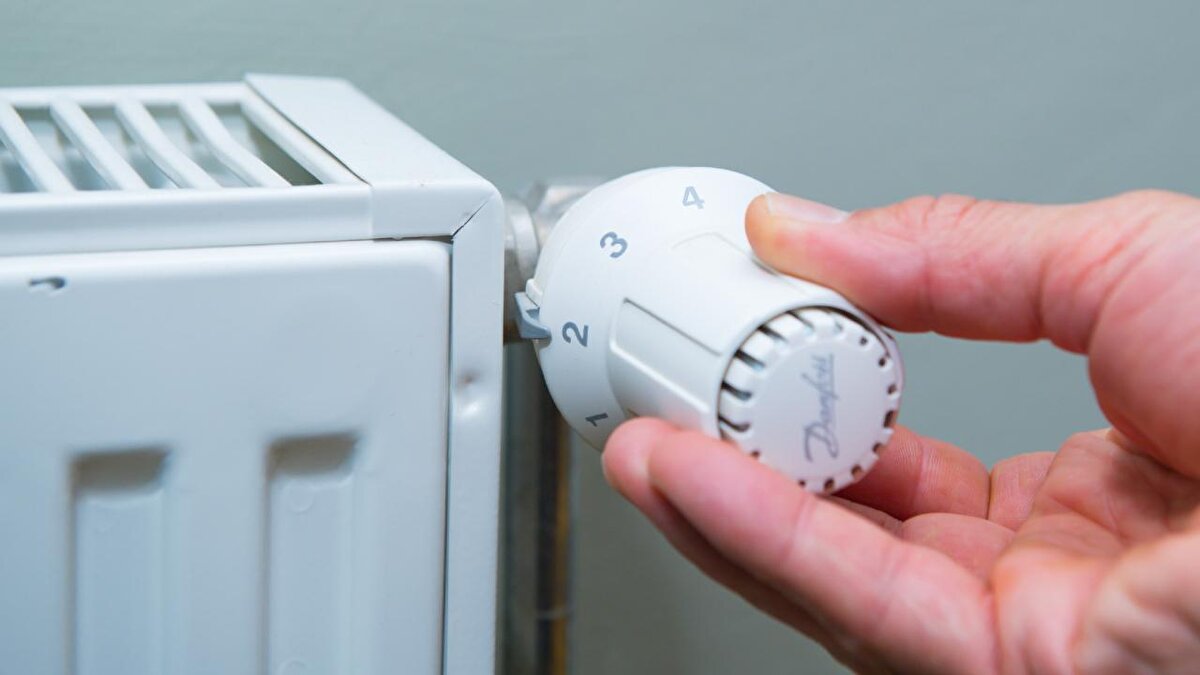 Soğuk havaların etkisini artırmasıyla doğalgaz tüketimi yükselirken, uzmanlar kombi bakımının önemine bir kez daha dikkat çekti. Makine Mühendisi İbrahim Tunç, hem konforlu ısınma hem de yüksek faturalardan korunmak için düzenli bakımın zorunlu olduğunu söyledi.<br>