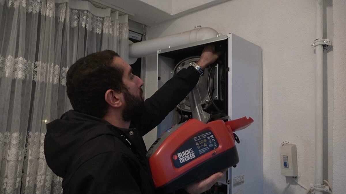 Doğalgaz sistemleri üzerine yıllardır çalışan ve yüksek lisansını bu alanda tamamlayan Tunç, kombilerin de tıpkı diğer mekanik cihazlar gibi belirli periyotlarda kontrol edilmesi gerektiğini vurguladı.