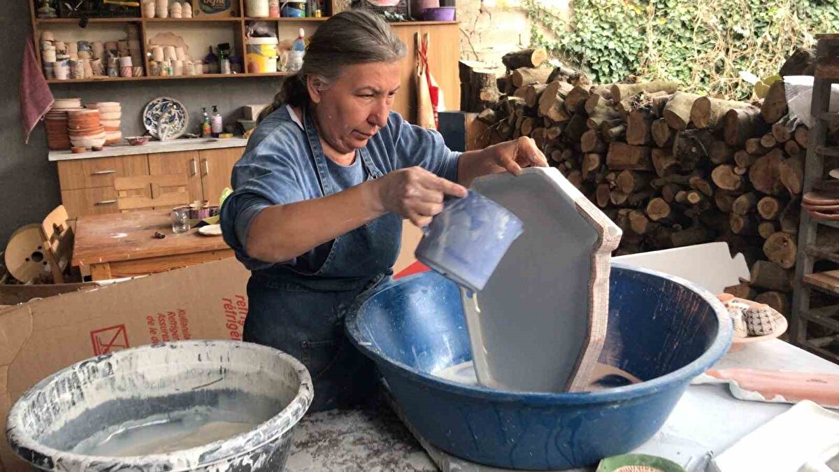 Papa 14’üncü Leo’nun ziyareti, Hristiyanlık tarihinde önemli bir dönüm noktası olan İznik Konsili’nin 1700’üncü yılı nedeniyle yapılıyor. Bu kapsamda İznik, uluslararası alanda yeniden gündeme gelirken, Mesude Künen’in hazırladığı eser de bu tarihi sürece sanatsal bir katkı sunuyor.