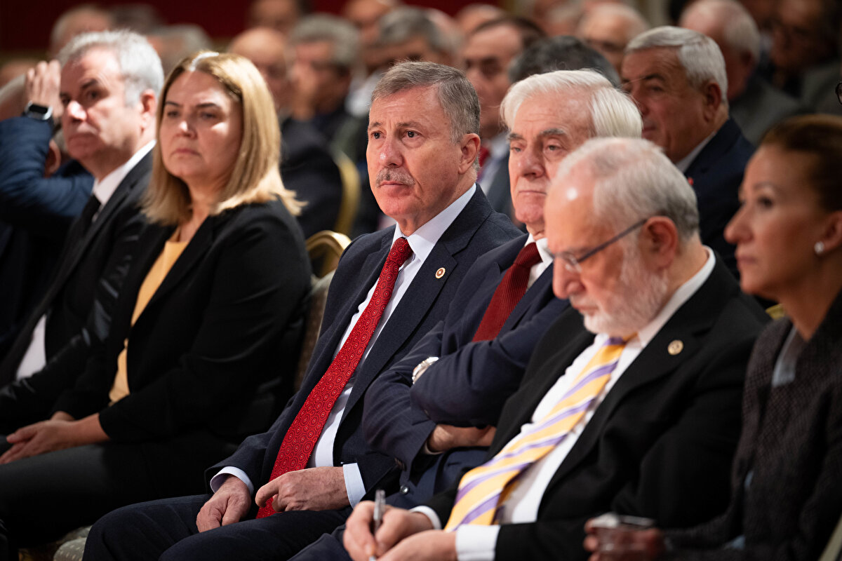 Çalışkan, en düşük emekli maaşının açlık sınırının bile altında kaldığını vurgulayarak, “Biz insanca yaşayabileceğimiz bir emekli aylığı talep ediyoruz. En azından açlık sınırı baz alınmalı, üzerine refah payı eklenmeli ve hiçbir emeklinin maaşı asgari ücretin altına düşmemelidir.” dedi.