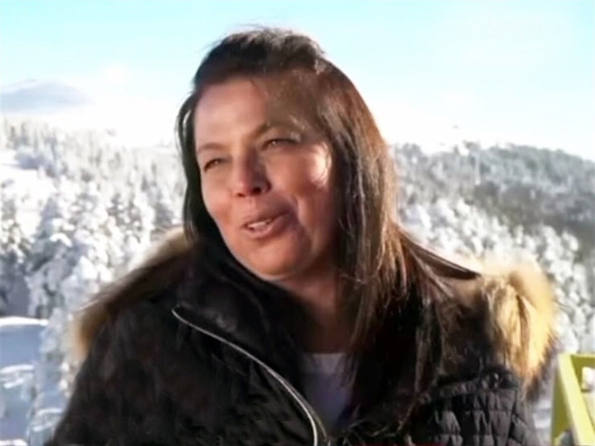 Üsta’nın kardeşleri Feride Gündüz, Leyla Yıldız ve Maile Üsta da açıklamalarında, yangının çıktığı kafe-barın Yahya Üsta tarafından işletilmediğini belirterek “Ölmüş bir insanı suçlu göstermeye çalışıyorlar” diyerek tepki gösterdi. Aile, tüm yetkililere çağrı yaparak gerçeğin ortaya çıkarılmasını ve adaletin sağlanmasını istedi.