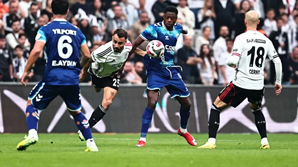 Trendyol Süper Lig'in 13. haftasında Beşiktaş öne geçtiği maçta Samsunspor ile 1-1 berabere kaldı. Siyah beyazlılar evinde oynadığı son 3 maçta 1 puan alabildi.