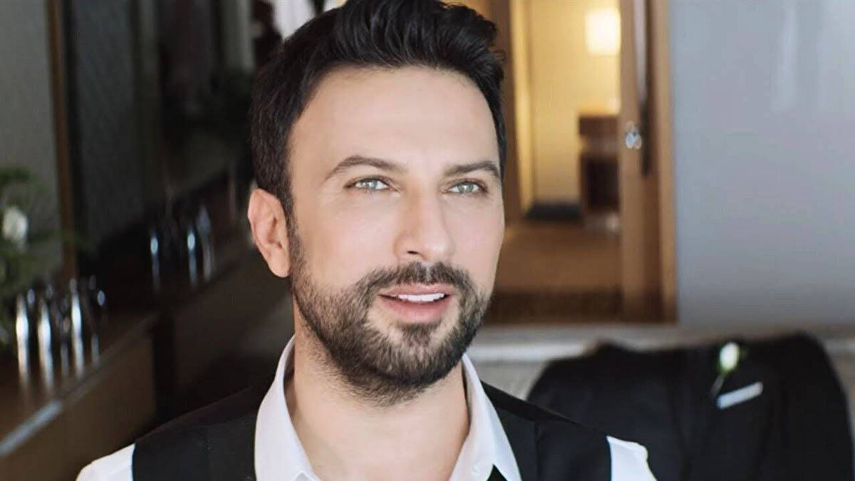 Tarkan konser biletleri satışa çıktı mı, ne zaman çıkacak?<br><br>Tarkan’ın duyurduğu yeni dört konser için biletler 24 Kasım 2025 Pazartesi günü satışa çıkacak.<br>Biletler yalnızca Biletix üzerinden temin edilebilecek.
