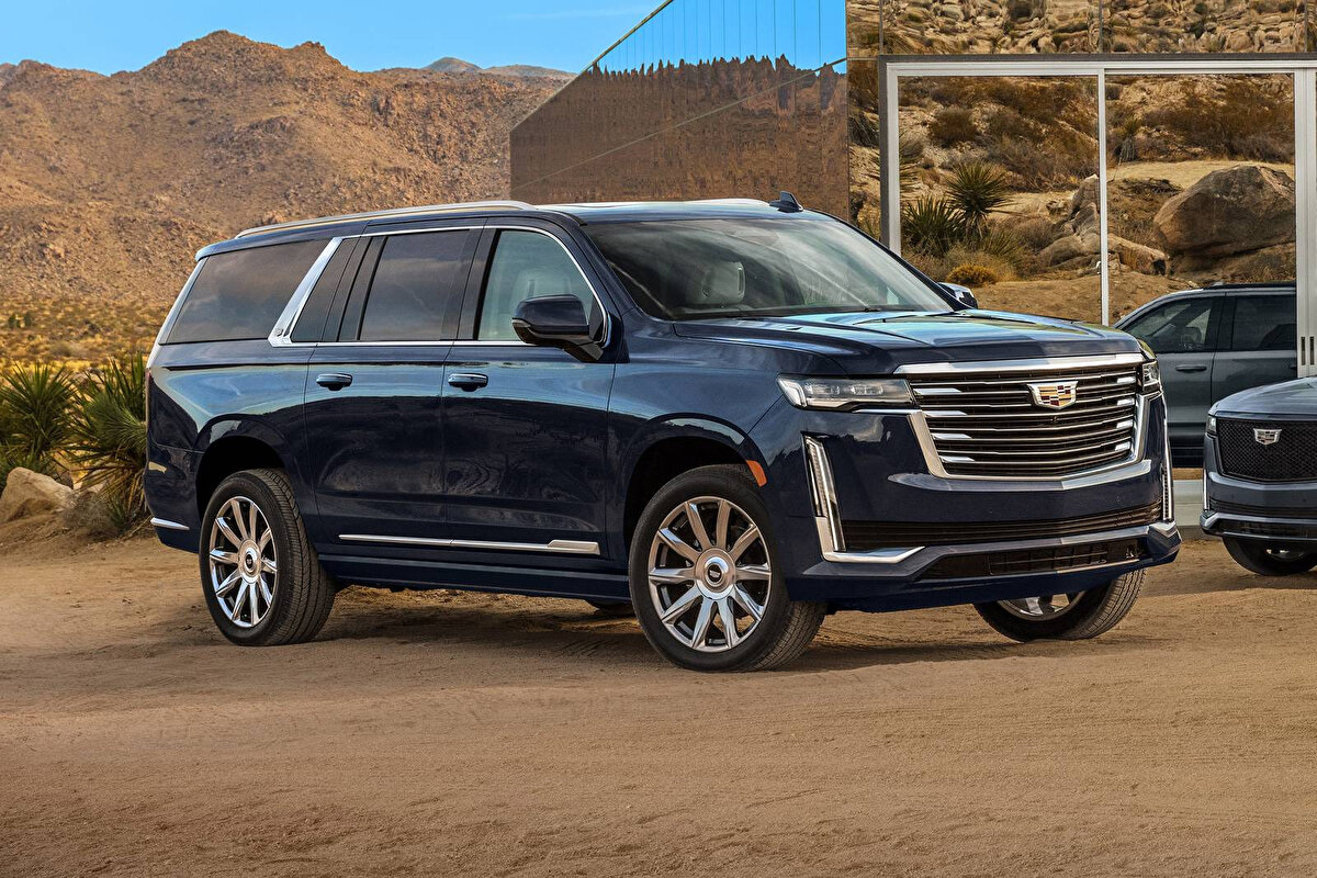 3. Cadillac Escalade ESV – %62,9<br><br>Geniş iç hacimli dev SUV, yüksek bakım maliyetleri karşısında talep kaybıyla karşı karşıya.