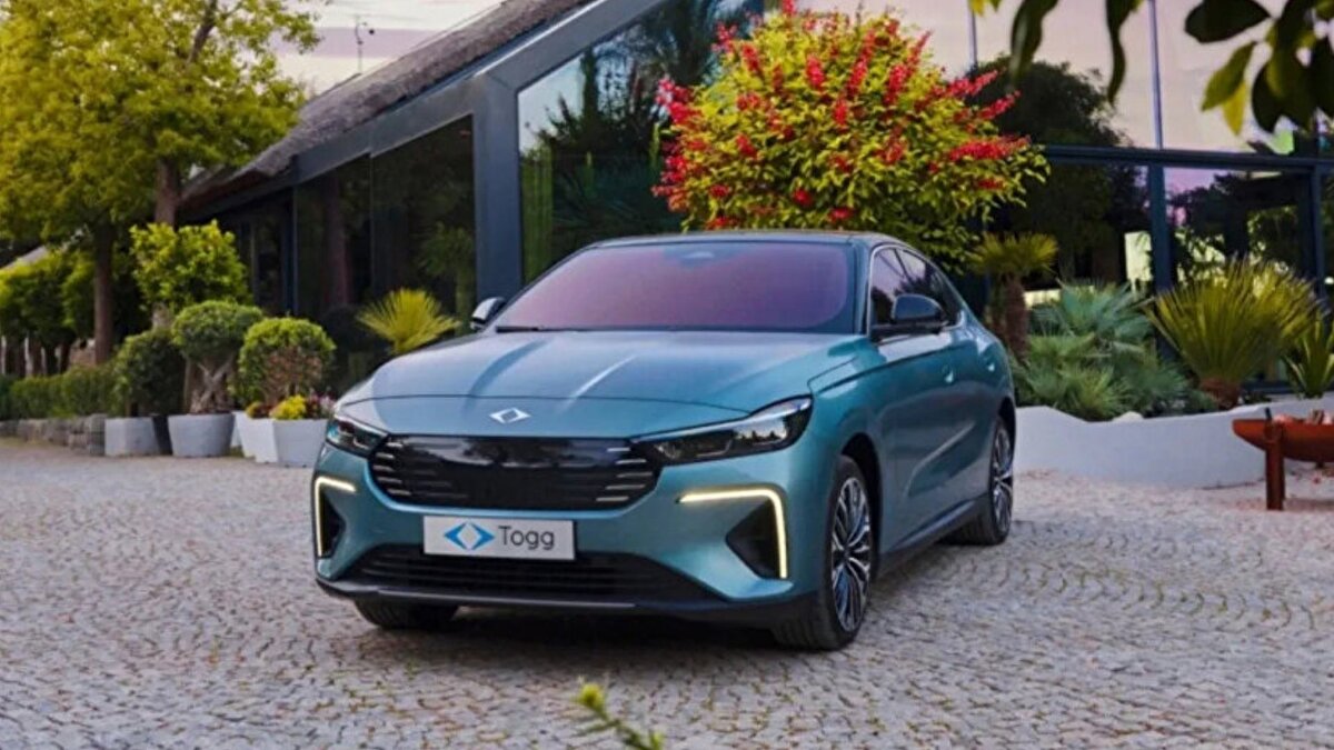 Test sürüşünün güzergâhı ve organizasyon<br><br>Basın mensupları ve sosyal medya içerik üreticilerinin katılımıyla düzenlenen etkinlik, Sabiha Gökçen Havalimanı Airport Otel’de başladı. T10F modelleri, çevre yolu üzerinden Osmangazi Köprüsü’nü aşarak Bursa, Balıkesir ve Manisa rotasını izledi. Ortalama 115 km/s hızla ilerleyen araçlar, İzmir’in Konak ilçesindeki Swiss Otel’e tek şarjla ulaştı.