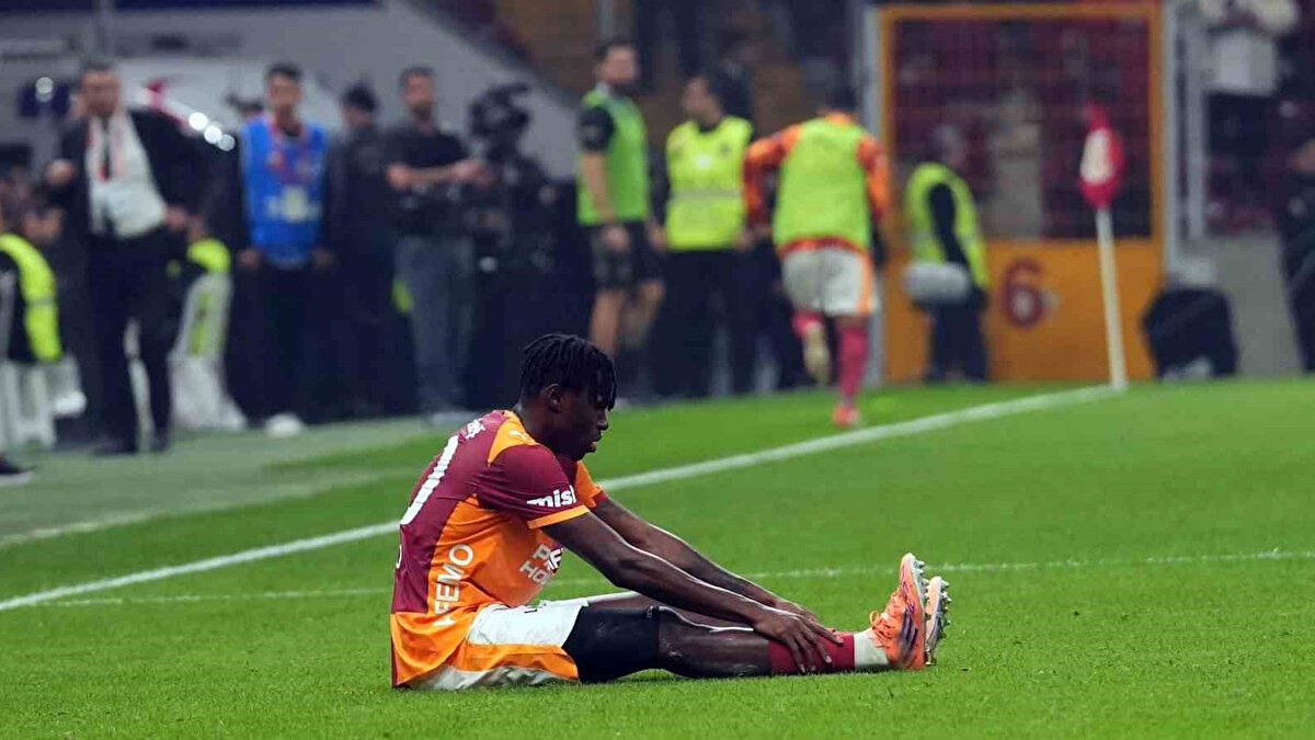 Galatasaray, Gençlerbirliği maçında iki önemli oyuncusunu sakat verdi. Lemine ve Singo sakatlık yaşadıktan sonra oyuna devam edememişti. 