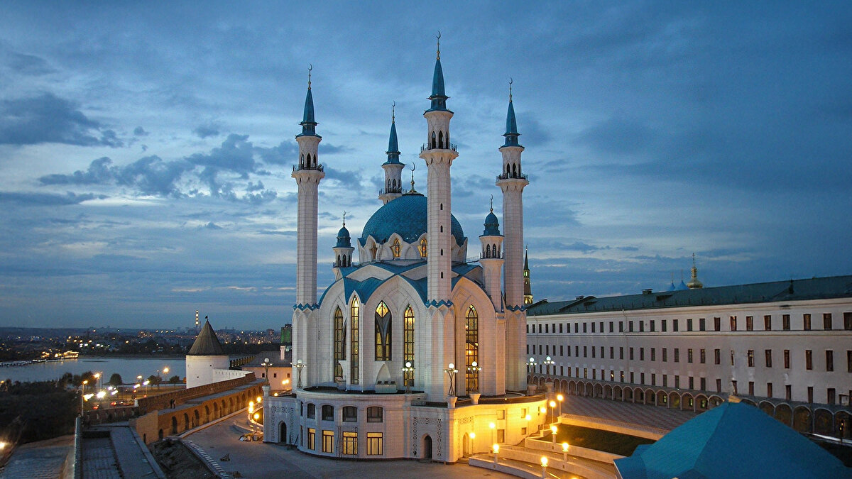 1. Rusya: 7.000+<br><br>Rusya'nın Avrupa topraklarında kalan Tataristan, Başkurdistan ve Kuzey Kafkasya (Çeçenistan, Dağıstan) bölgelerindeki yoğun Müslüman nüfus nedeniyle bu sayı çok yüksektir