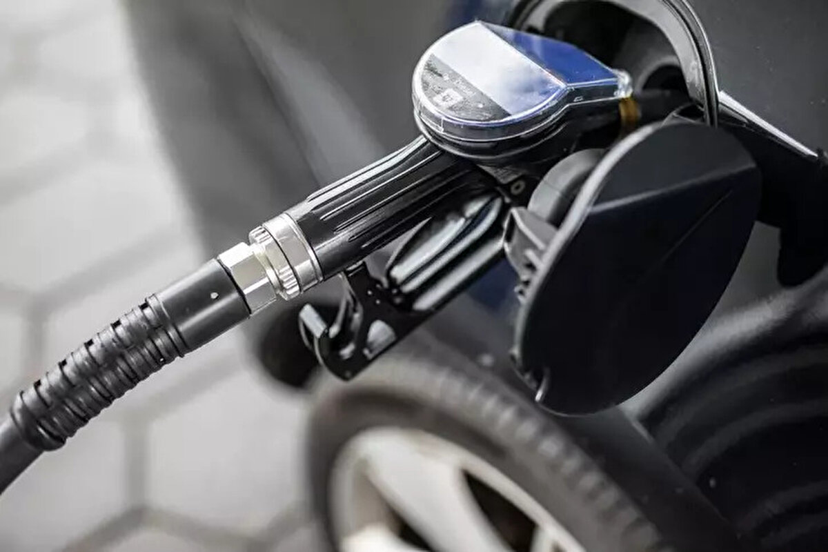 24 Kasım 2025 Güncel Akaryakıt Fiyatları<br>İndirim beklentisi sürerken, vatandaşlar güncel pompa fiyatlarını araştırmaya devam ediyor. İşte 24 Kasım 2025 tarihi itibarıyla İstanbul, Ankara ve İzmir'de geçerli olan güncel benzin, motorin ve LPG fiyatları: