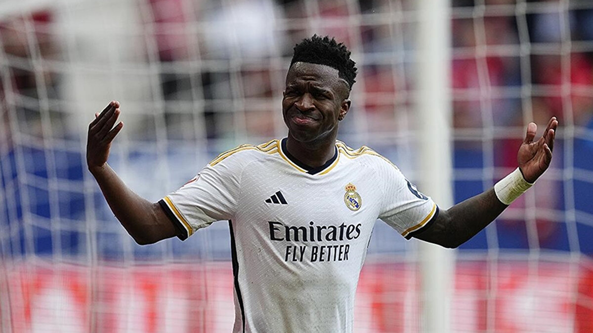 The Athletic’e göre 25 yaşındaki oyuncu, 2027’ye kadar geçerli sözleşmesini uzatmak istemediğini yönetime bildirdi.