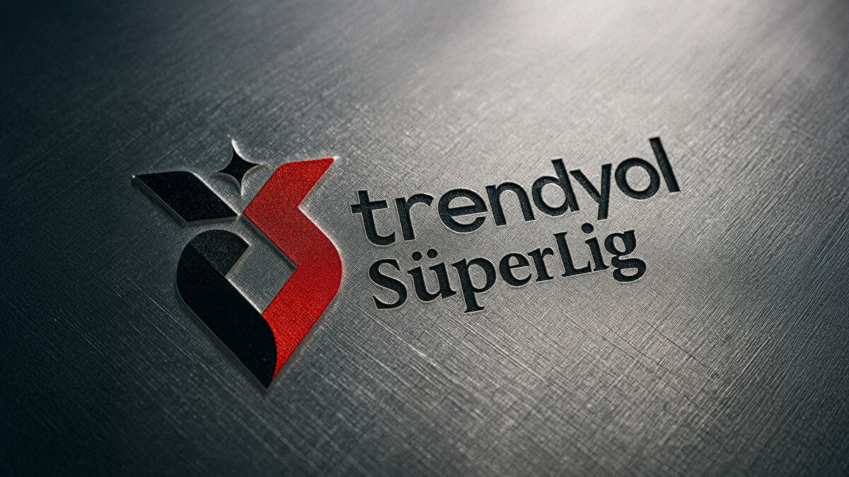 Süper Lig'de şampiyonluk yarışı kıyasıya devam ederken yapay zekadan yeni tahmin geldi. Yapılan simülasyonda bu sezon Süper Lig'den düşecek takımlar da öngörüldü. 