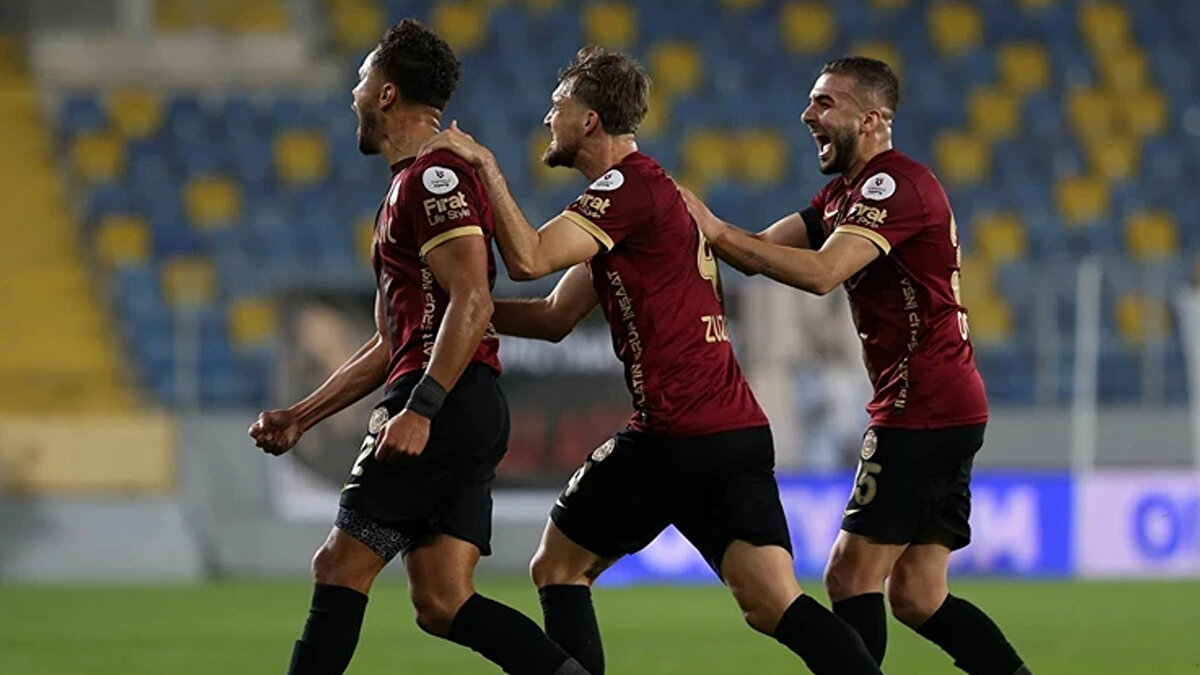 GENÇLERBİRLİĞİ LİGDE KALACAK<br><br>Küme düşme hattının hemen üzerinde ise Gençlerbirliği yer aldı. Başkent ekibinin 34 puan toplayarak ligde kalacağı tahmin edildi.