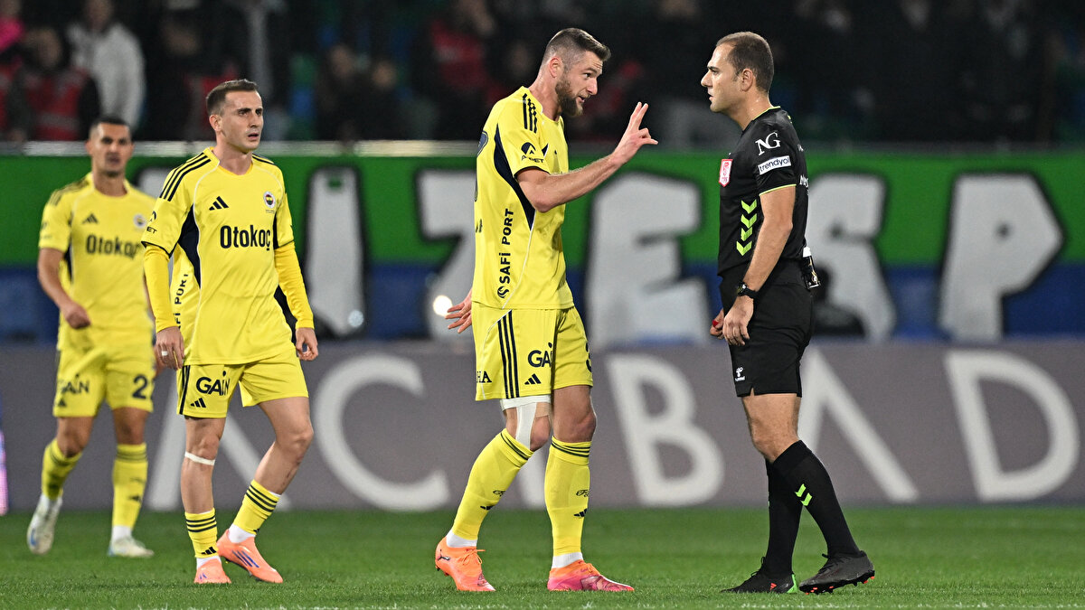 Trio programında pozisyonları yorumlayan Bülent Yıldırım, Deniz Çoban ve Bahattin Duran, hakem Çağdaş Altay’ın kararlarını eleştirdi. İşte tartışma konusu olan o pozisyonlar… <br>