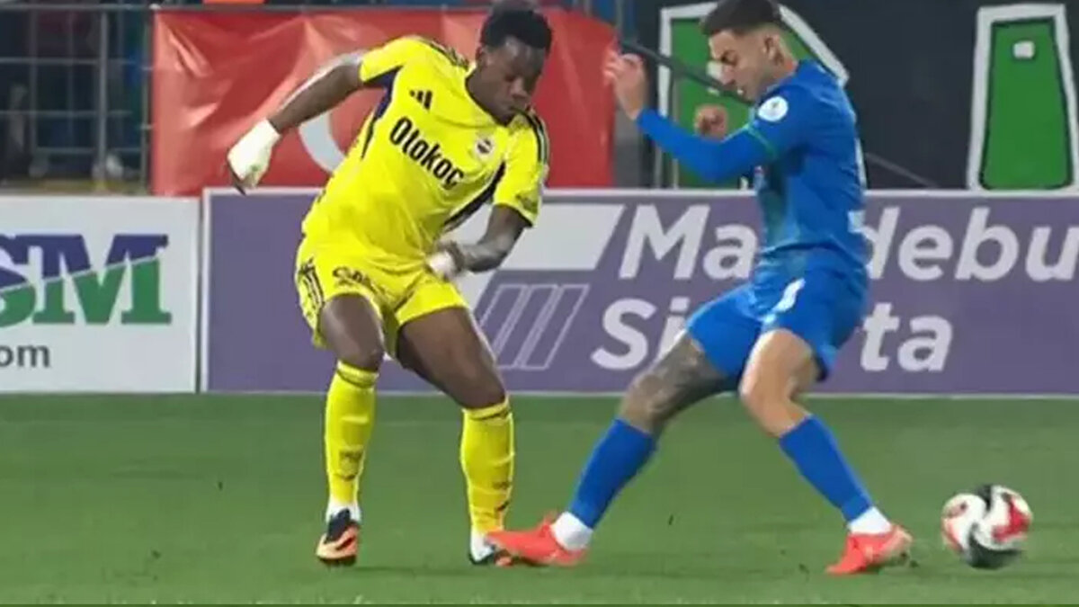 JHON DURAN'A FAUL VAR MI? <br><br>"Sarı kart bile çıkabilirdi"<br><br>Deniz Çoban: Bu müdahale çok net faul. Hatta sarı kart bile çıkabilirdi.<br><br>Bahattin Duran: Her şey görüntülerde açık görünüyor. Tartışmasız bir faul bu. Bir sarı kart çıkmalıydı diyorum. Hakem uyarsaydı yine kabul ederdim. Bunun devamında Rizespor atağında top kornere çıktı gol olsa hakemin hatası yüzünden oldu şeklinde tartışmalara yol açabilirdi.<br><br>Bülent Yıldırım: Benim söyleyeceğim top Duran tarafından oynandıktan sonra oyuncunun gecikmiş bir ayak müdahalesi söz konusu. Topuğuyla bastı. Sarı kart derim. Ancak hakemin uyarısını da kabul ederdik. Hakem yanlış yaptı.