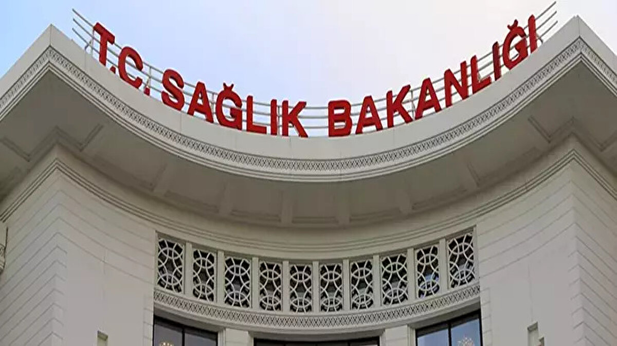 Promosyon yerine faizsiz kredi modeli gündemde<br><br>Bazı bankaların teklifinde yer alan yeni model dikkat çekiyor. Buna göre, promosyon ödemesi yerine sağlık çalışanlarına 200.000 TL ile 550.000 TL arasında faizsiz kredi verilmesi seçenekler arasında. Bu modelde, çalışanların nakit promosyonun bir bölümünden feragat ederek kredi kullanabileceği iddia ediliyor.<br><br>Bu yöntem, promosyon sisteminde yeni bir uygulama olarak öne çıksa da, Sağlık Bakanlığı tarafından henüz resmi bir açıklama yapılmadı. Sağlık çalışanları, olası faizsiz kredi formülünün detaylarını yakından izliyor.