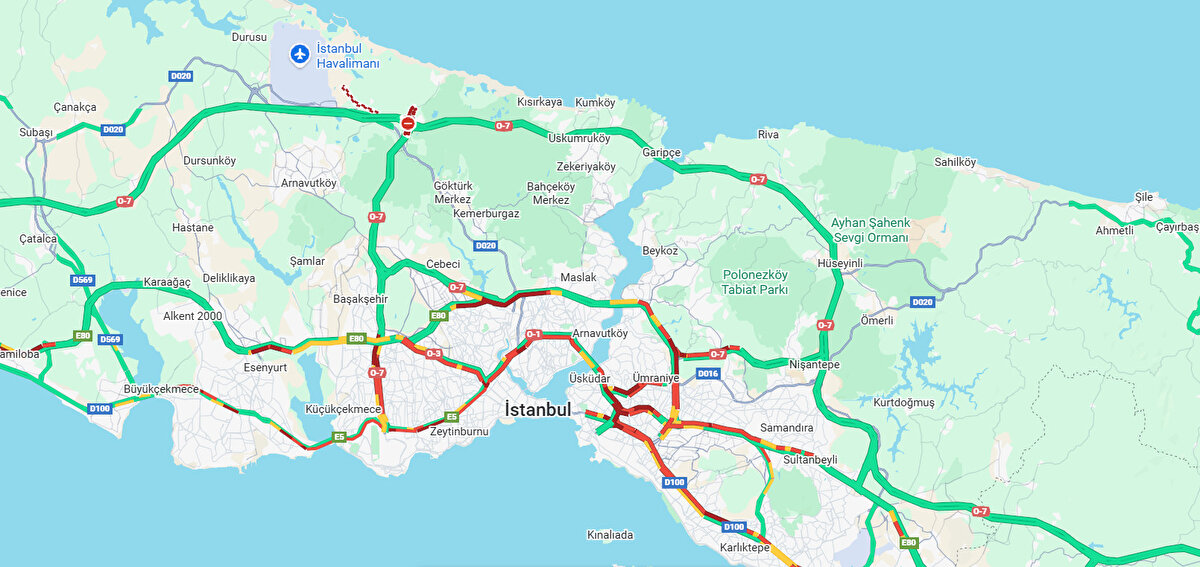 Avrupa Yakası’nda uzun araç kuyrukları<br>Avrupa Yakası'nda D-100 kara yolu ve TEM Otoyolu üzerinde birçok noktada akış neredeyse durma noktasına geldi. Mecidiyeköy’de hem Ankara hem de Edirne yönünde trafiğin ağır ilerlediği bildirildi. Avcılar çevresinde çift yönlü sıkışıklık yaşanırken, Beylikdüzü–Tüyap hattında Edirne istikametinde araçlar metre metre ilerledi.