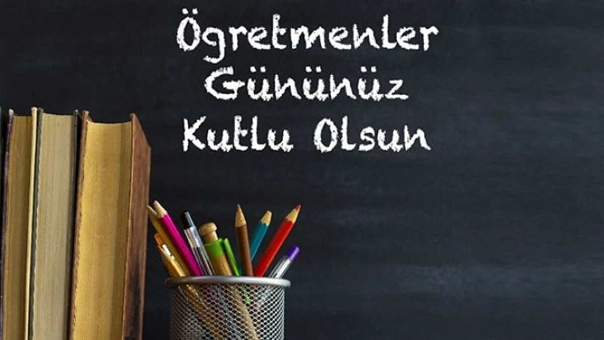 Vefat eden öğretmenlere mesajlar (Saygı ve anma sözleri)<br><br>Hayatımıza değer katmış, ancak aramızdan ayrılmış öğretmenleri anmak için kullanılabilecek anlamlı cümleler:<br><br>"Gönlümüzde iz bırakan tüm merhum öğretmenlerimizi rahmet ve minnetle anıyoruz. Ruhları şad olsun."<br><br>"Öğrettikleriyle yaşamaya devam eden tüm öğretmenlerimizi sevgi ve saygıyla anıyoruz."