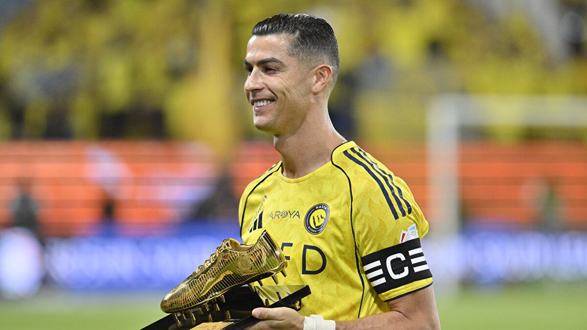 Zirve mücadelesinde hata yapmayan Al Nassr, rakibini Joao Felix, Mane, Wesley ve Ronaldo’nun golleriyle 4-1 mağlup etti. <br>