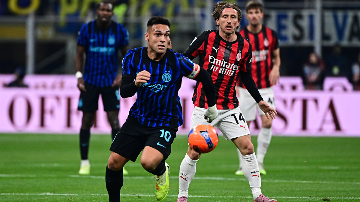 İtalya 1. Futbol Ligi'nin (Serie A) 12. haftasında oynanan Milano derbisinde Milan ile Inter karşı karşıya geldi.
