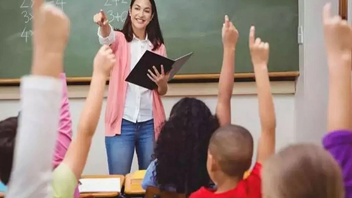 15 Bin Öğretmen Atama Sonuçları Ne Zaman Açıklanacak?<br>Atama sonuçlarının, kura töreninin tamamlanmasının hemen ardından, 24 Kasım 2025 Pazartesi akşam saatlerinde adayların erişimine açılması öngörülüyor. Sonuçlar açıklandığı anda sistemde yoğunluk yaşanabileceği için adayların e-Devlet sistemini aralıklarla kontrol etmeleri öneriliyor.