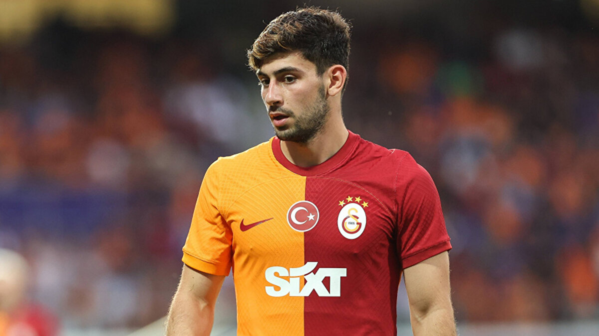 YUSUF DEMİR GÖNDERİLECEK<br><br>Gençlerbirliği karşısında 17. dakikada sakatlanan Lemina'nın yerine giren Yusuf Demir, ortaya koyduğu performansla eleştirilerin hedefi oldu. Okan Buruk, ikinci yarıya Yusuf yerine İlkay Gündoğan ile başladı. Oyuncu ile ara transfer döneminde yollar ayrılacak. 