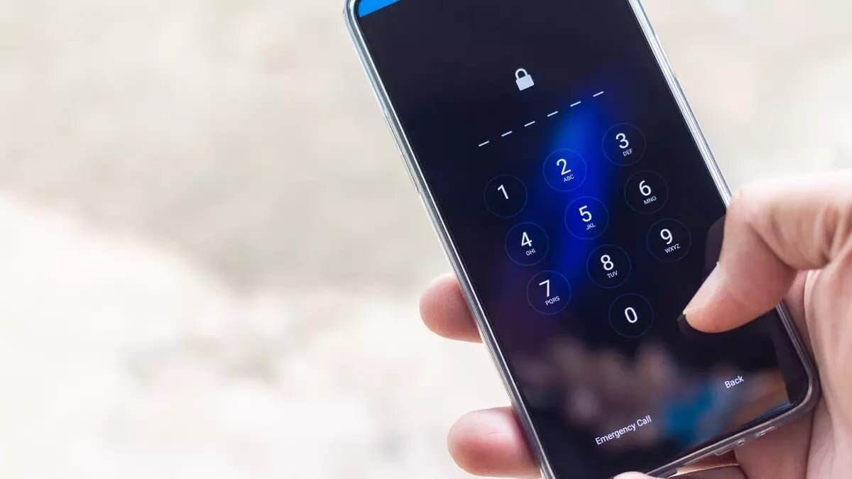 Google Güvenlik Başkan Yardımcısı Evan Kostovinos, genç kullanıcıların parolaları artık “eski bir güvenlik standardı” olarak gördüğünü ifade ederek, “Z kuşağı daha gelişmiş kimlik doğrulama araçlarına yöneliyor” dedi.