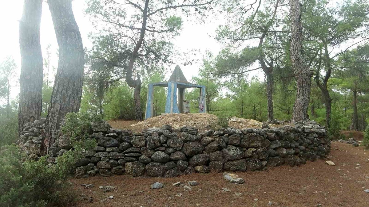 Yerel yönetim süreci takip ediyor<br>Doğan köyü muhtarlığının, kaçak kazıyla zarar gören türbenin korunması için gerekli kurumlara başvurduğu ve sürecin takip edildiği öğrenildi. Yetkililer, tarihi yapıların korunması için bölgedeki denetimlerin artırılacağını belirtiyor.