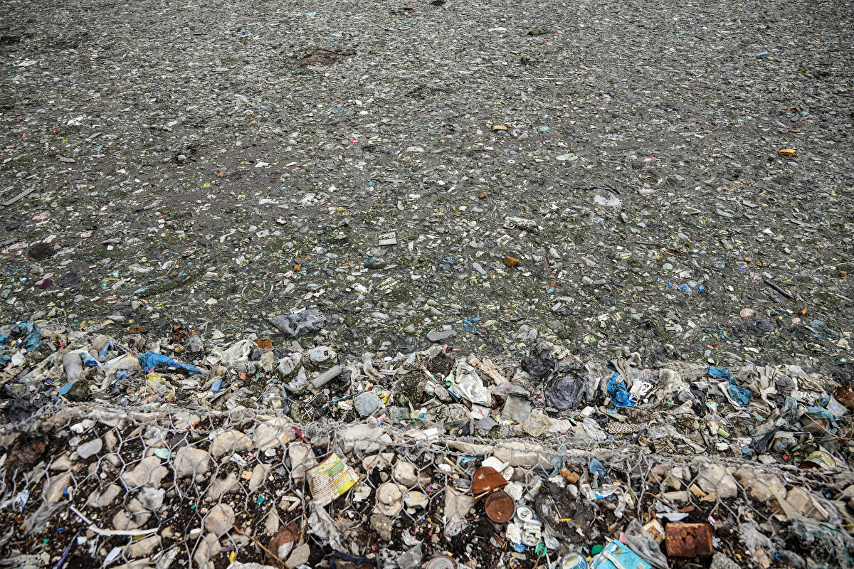 Gazze belediye sözcüsü Hüsni Mennal "Şeyh Rıdvan Göleti, yağmur sularının toplandığı ana göletlerden biri. Bu göletteki su seviyesi çok ciddi şekilde yükselmiş durumda. Toplanan yağmur suları, kanalizasyon suyu ve katı atıklarla birleştiği için su seviyesi bugün 5 metreyi aştı. Gölet, yoğun nüfuslu bu bölgede yaşayan insanlar için ciddi anlamda risk taşıyor ve adeta bir saatli bomba." dedi.<br>