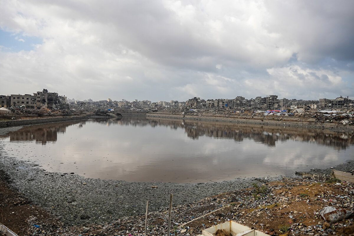 İsrail'in ekipman girişine ve Sarı Hat içinde bulunan ana çöp toplama alanlarına ulaşılmasına izin vermemesi nedeniyle belediyeler çöpleri Filistinlilerin yaşadığı yerlerin yakınında toplamak zorunda kalıyor. 