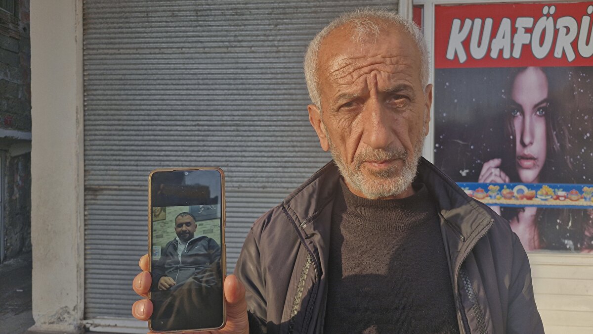 Olay yerinde hayatını kaybetti<br>Saldırı sonrası bölgeye sağlık ve polis ekipleri sevk edildi. Yapılan incelemede Kaymaz’ın olay yerinde yaşamını yitirdiği tespit edildi. Açılan ateş çevredeki bir kadın kuaförüne de zarar verdi. Kaymaz’ın cenazesi, Adli Tıp Kurumu’nda yapılan işlemlerin ardından Çınar ilçesine bağlı Toraman Mahallesi’nde defnedildi.