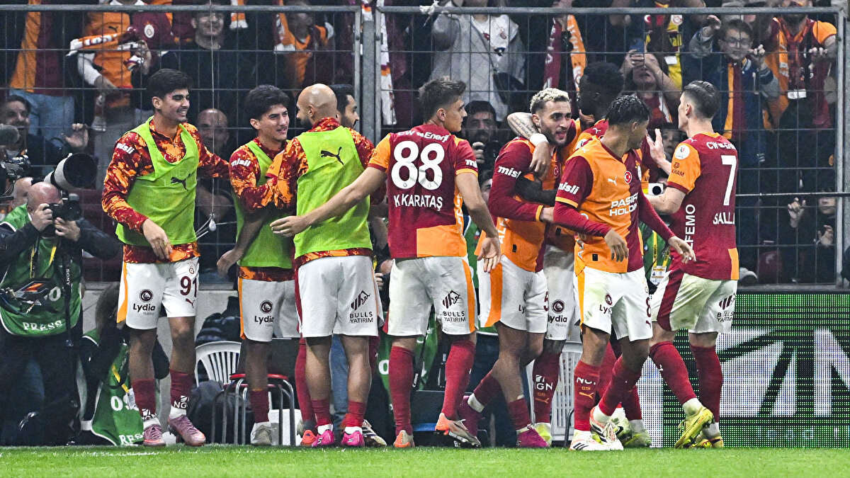 'UNION'UN YENECEĞİNİ DÜŞÜNÜYORUM'<br><br>Ahmet Çakar, sürpriz bir tahmin yaparak Union SG’nin maçı kazanacağını ifade etti.<br>Çakar, "Union SG’nin Galatasaray’ı yeneceğini düşünüyorum. Belki 1 fark veya 2 fark olabilir" dedi.
