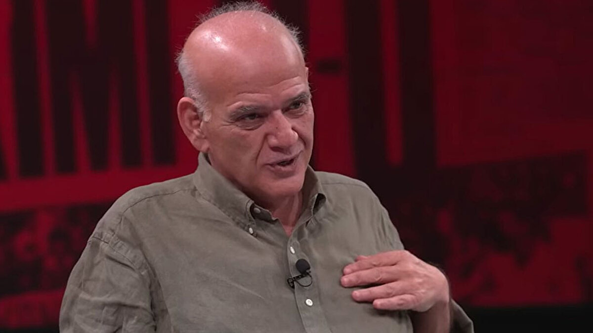 AHMET ÇAKAR G.SARAY TARAFTARINI KIZDIRDI<br><br>Maça saatler kala, yorumcu Ahmet Çakar, Galatasaray-Union Saint-Gilloise maçı hakkında çok çarpıcı bir skor tahmini yaptı. 