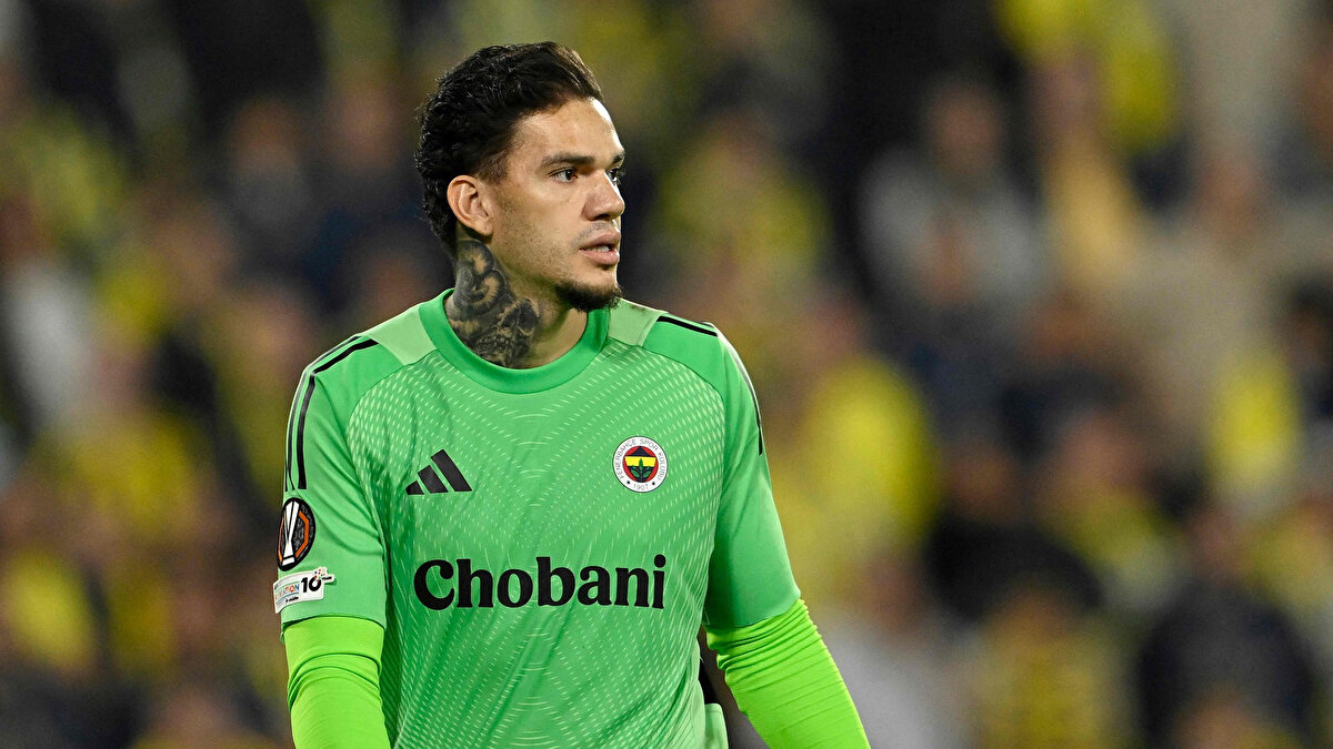 Tedbirsiz olarak PFDK'ya sevki yapılan Brezilyalı eldiven, men cezası alması halinde pazartesi günkü Galatasaray derbisinde forma giyemeyecek.