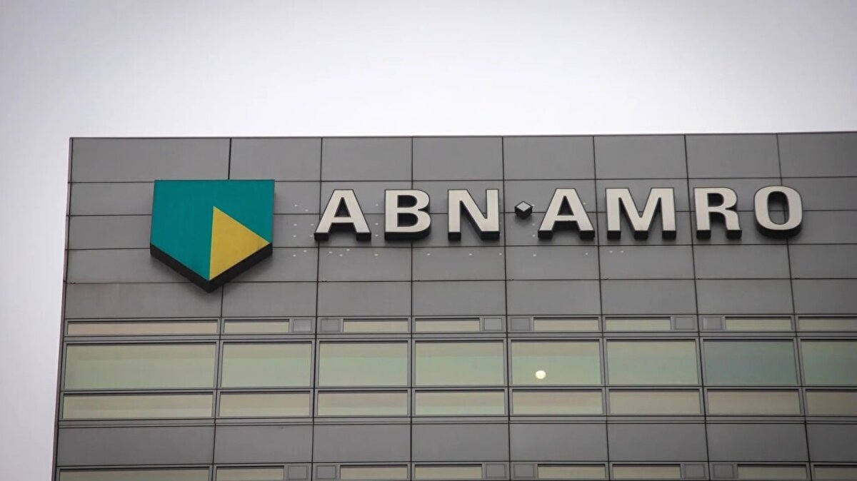 Yeniden yapılanma planı açıklandı<br><br>ABN Amro Bank, “daha verimli ve etkili bir organizasyon yapısı” oluşturmak amacıyla kapsamlı bir yeniden yapılanma sürecine girdi. Banka, bu kapsamda tam zamanlı çalışan sayısını 5.200 kişi azaltma kararı aldı.