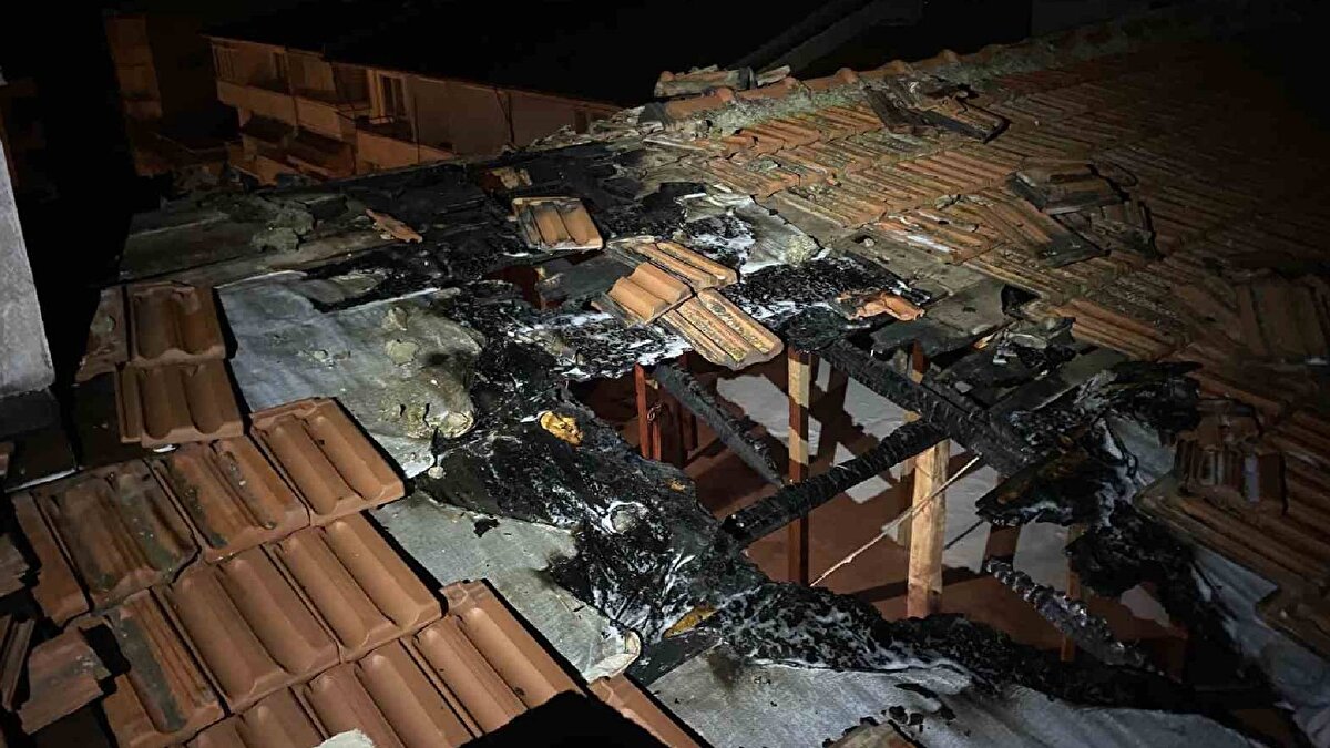 Polis ekipleri son yangının çıkış nedenine ilişkin detaylı inceleme başlatırken, herhangi bir can kaybı ya da yaralanmanın yaşanmaması mahalleli için tek teselli oldu. Bina sakinleri, olası bir facianın önüne geçilmesi için yetkililerden kalıcı bir çözüm beklediklerini ifade ediyor.