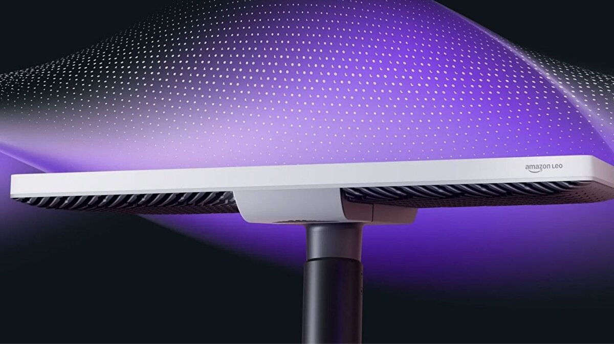 Uzay çöpleri tartışması büyüyor<br><br>Starlink’in binlerce uydusu, gökyüzü gözlemini zorlaştırdığı ve çarpışma riskini artırdığı için bilim insanları tarafından eleştiriliyor. ESA verilerine göre yörüngede 50 binin üzerinde büyük enkaz, 1,2 milyon orta boyutlu parça ve 140 milyon mikro düzeyde parça bulunuyor.<br>Amazon’un yeni uydularıyla bu tartışmanın daha da alevlenmesi bekleniyor.