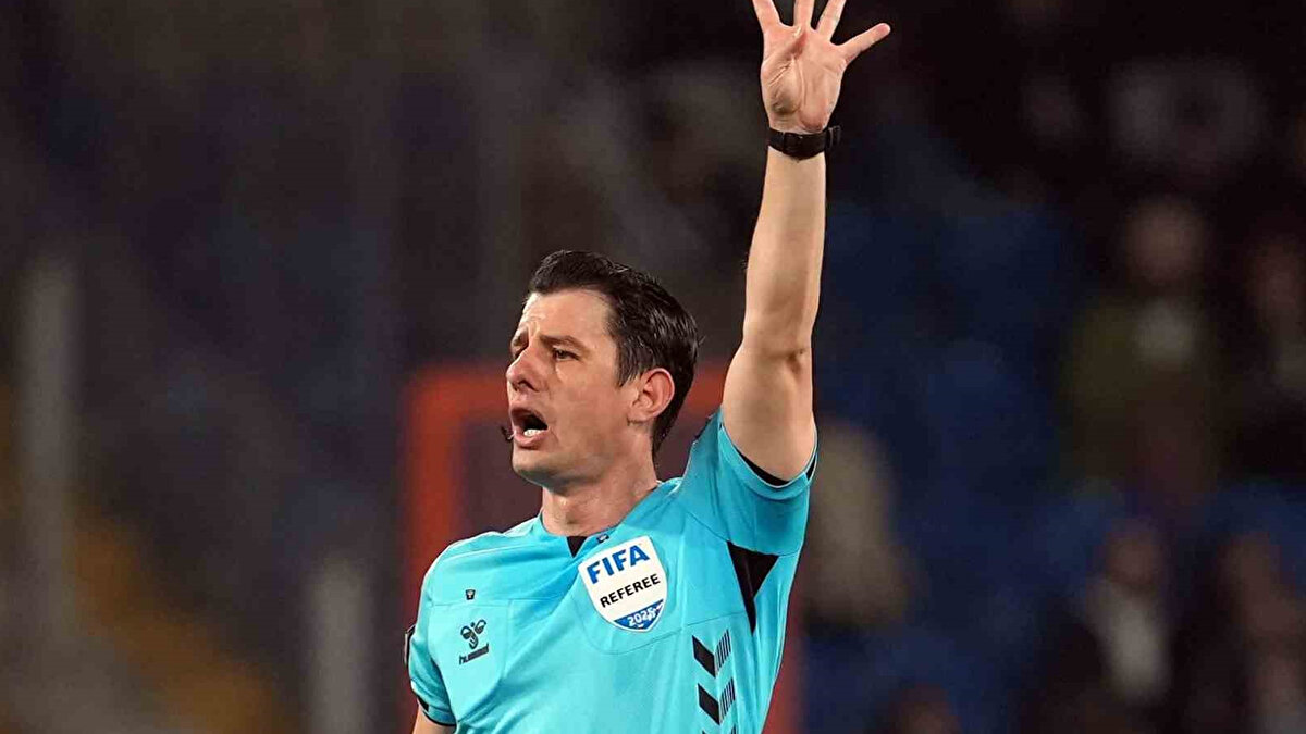 "DOĞRU VAR MÜDAHALESİ"<br><br>"Maçın başında Visca'ya atılan topta Ebosele kayarak geldi, topla oynamadan önce sağ dizi ile Visca'ya faul yaptı. Meler önce sarı gösterdi. Doğru VAR müdahalesi geldi. Sarı iptal, ciddi faullü oyundan ihraç doğru. Ancak kırmızı kartı gösterirken Harit hakemi alkışladı, sarı çıkmalıydı."<br>