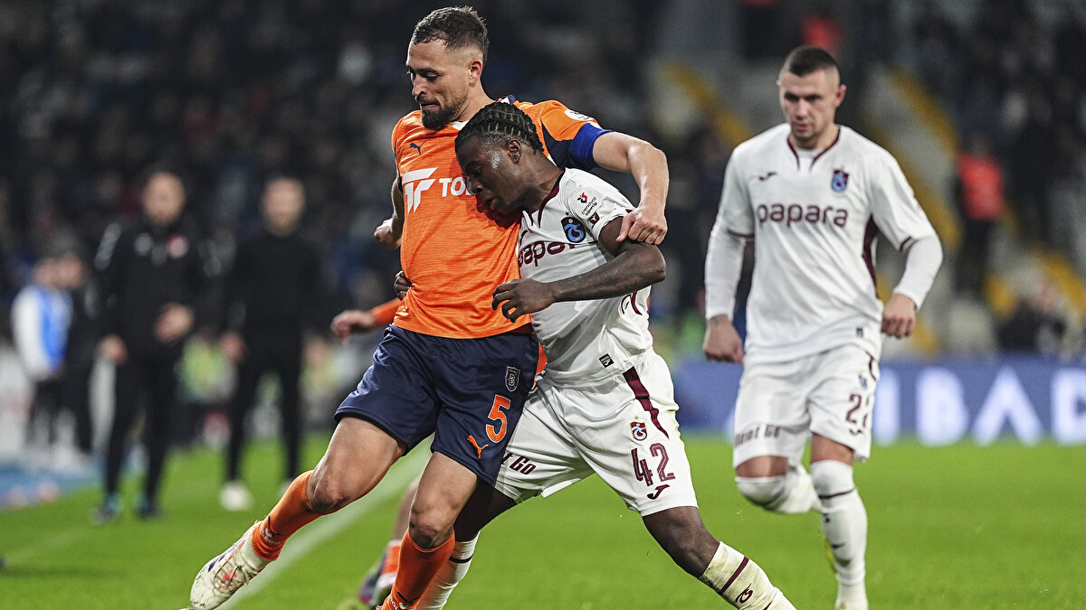 "OKAY VE BATAGOV’UN HATALARI"<br><br>"Sonuçtan bağımsız olarak karşılaşmayı Trabzonspor açısından büyük bir hayal kırıklığı olarak yorumlamak gerekmekte. Çünkü oyunda kontrolü almak ve oyunu istediği şekilde kurgulamak olanağı varken rakibe bu kadar oynama olanağı nasıl verilir."