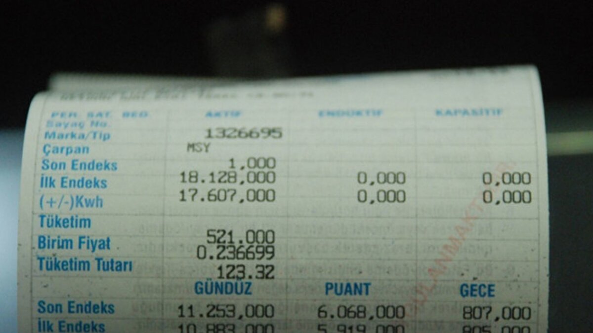 Uzmanlar, sınırı aşan tüketicilere enerji tasarrufu konusunda önlem almalarını öneriyor. Örneğin; daha verimli ampuller kullanmak, elektronik cihazları gereksiz açık bırakmamak ya da kullanım saatlerini planlamak gibi yöntemler avantaj sağlayabilir. Ayrıca abonelere serbest tüketici olma hakkı sunuluyor. Bu sayede farklı tedarikçilerle bireysel anlaşmalar yaparak piyasa fiyatına bağlı ya da sabit birim fiyatlı tarifeleri değerlendirebilirler.