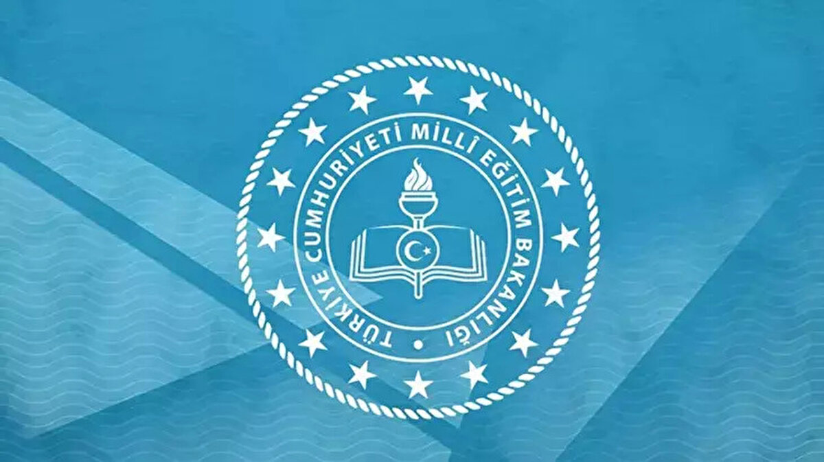 24 Kasım Öğretmenler Günü kapsamında Ankara Bahçelievler Deneme Anadolu Lisesi'nden CNN Türk canlı yayınına katılan Milli Eğitim Bakanı Yusuf Tekin, eğitim gündemini meşgul eden "Liseler kısalacak mı?" sorusunu yanıtladı. Özellikle lise eğitiminin 4 yıldan 3 yıla veya daha aşağı çekileceği yönündeki iddialar, öğrenciler ve veliler tarafından yakından takip ediliyor.