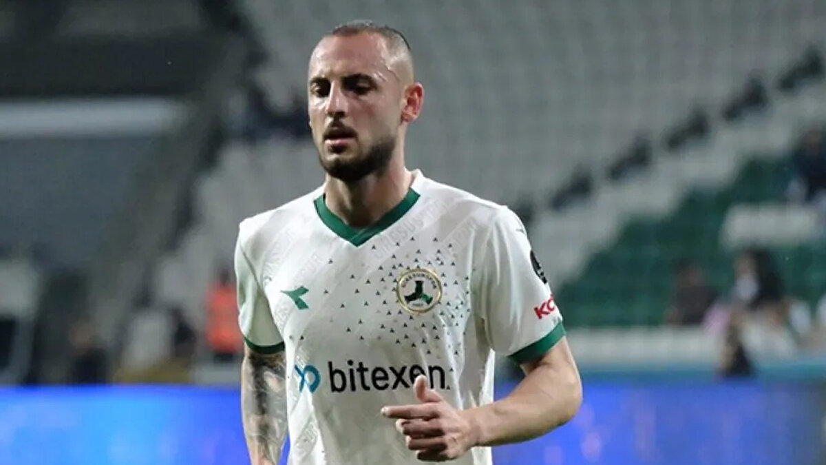 BAHİS VE ANLAŞMA İDDİALARI<br><br>Dilekçeye göre Semirli, 20 Aralık 2023’te Adana’da bir iddaa bayii sahibi tarafından WhatsApp üzerinden aranarak şike teklifini aldı. Semirli daha sonra İstanbul’da buluştuğu kişilerle yapılan görüşmelerde, Giresunspor’da forma giyen bazı oyuncuların para karşılığında anlaşmaya hazır oldukları iddia edildi. Şike parasının 20 bin dolar olacağı ve ödemelerin banka transferiyle yapıldığı belirtildi.<br>