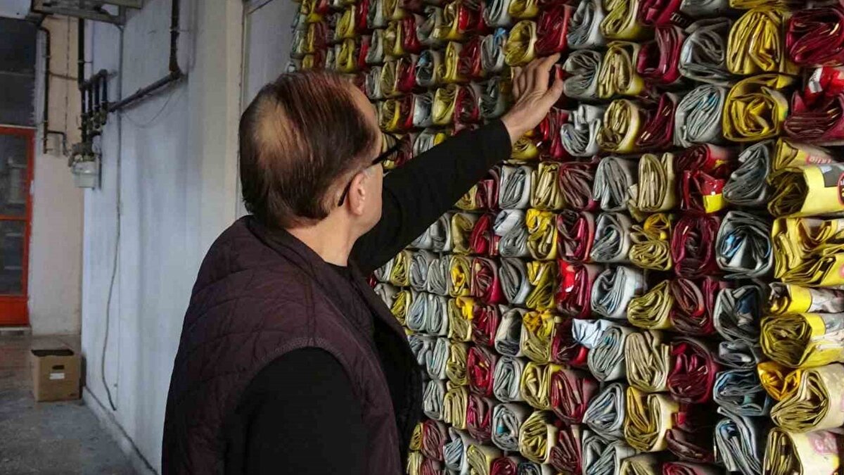 “Her paketi sakladım, hiçbirini atmadım”<br><br>Çetin, biriktirdiği tüm paketlerin tek bir markaya ait olduğunu ifade ederek, mesleğini sürdürdüğü müddetçe koleksiyonun büyümeye devam edeceğini dile getiriyor. Çetin’e göre bu tarz bir koleksiyona sahip olan pek kimse yok. Bu nedenle paketleri satın almak isteyenlerin zaman zaman kapısını çaldığını ancak koleksiyonu satmayı düşünmediğini vurguluyor.