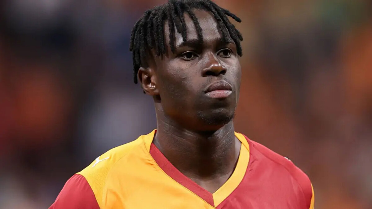 Fildişi Sahilli futbolcu kısa süre içinde 2. kez ciddi sakatlık geçirdi ve 1 ay forma giymesi beklenmiyor. Bu sakatlığın Galatasaray'ın transfer planlarını da değiştirdiği belirtildi.