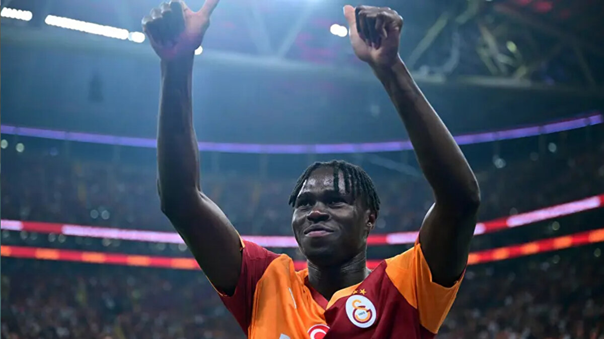 SİNGO'NUN PERFORMANSI<br><br>Singo bu sezon Galatasaray formasıyla 10 maça çıktı ve 1 gollük skor katkısı verdi. <br><br>Fildişi Sahilli'nin Galatasaray ile Haziran 2030'a kadar sözleşmesi bulunuyor.