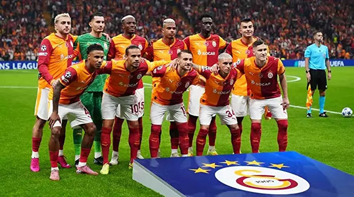 GS Şampiyonlar Ligi Maçı Hangi Kanalda? Şifresiz Mi?<br>Futbolseverlerin en çok merak ettiği konu yayıncı kuruluş bilgisi oldu. Galatasaray - Union Saint-Gilloise maçı TRT 1 ekranlarından naklen ve şifresiz olarak yayınlanacak. Tüm Türkiye bu heyecanı şifresiz olarak takip edebilecek.
