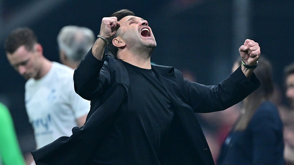 Maçın ardından teknik direktör Okan Buruk, hakemlerin elini sıkmayarak dikkat çekti.