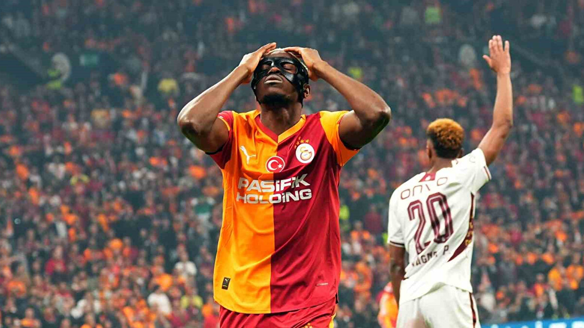 ÖNEMLİ İSİMLER YEDEKTE OLACAK <br><br>Galatasaray'da son maçta sakatlanan ve oyuna devam edemeyen Singo ve Lemina'nın son durumları belli oldu. 