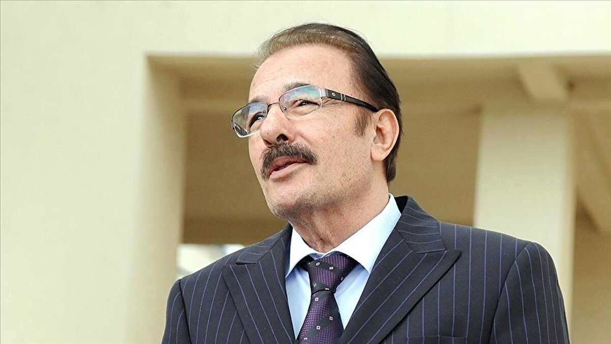 2 Ocak 2025’te 79 yaşında hayata veda eden Ferdi Tayfur’un oğlu Ferdi Taha Tayfur, geçtiğimiz günlerde babasının tüm eserlerinin Ferdifon çatısı altında toplandığını duyurdu. “Plak, kaset, video film ve arşiv çalışmalarımız artık Ferdifon’da” ifadeleriyle yapılan paylaşım, aile içinde yeni bir tartışmanın fitilini ateşledi.