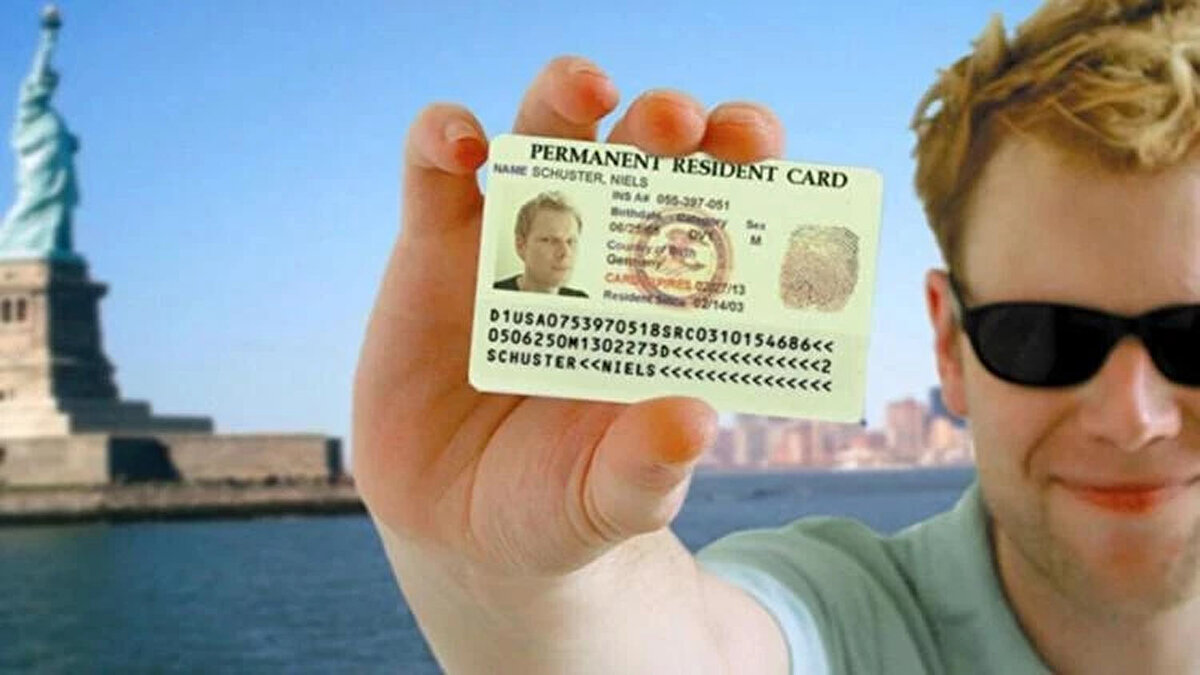 2026 Green Card Başvurusu Ne Zaman Başlayacak?<br><br>ABD'de süresiz oturum ve çalışma hakkı sağlayan Yeşil Kart (Green Card) için 2026 dönemi takvimi henüz ABD Dışişleri Bakanlığı tarafından resmen ilan edilmedi.<br><br>Adaylar, "Green Card başvurusu ne zaman başlayacak, başladı mı?" sorularına yanıt ararken, sürecin önümüzdeki günlerde netleşmesi bekleniyor. Resmi açıklama geldiği anda başvuru ekranı ve tarihleri sayfamızda güncellenecektir.