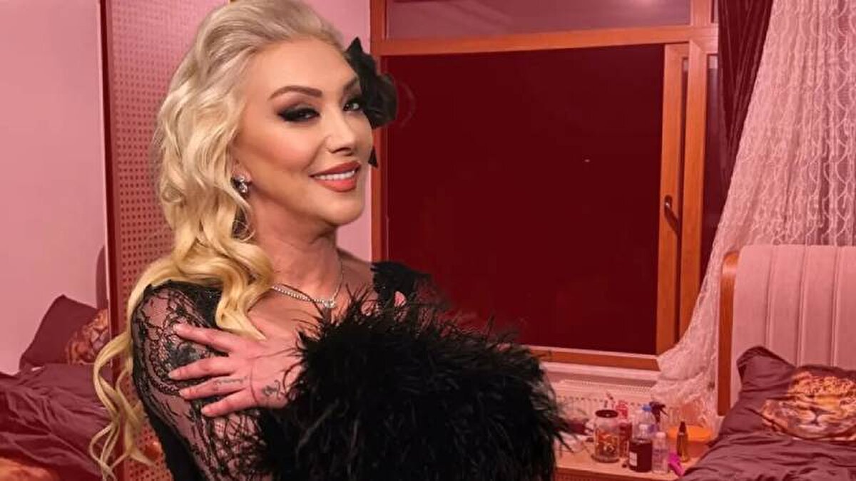 Show TV’de yayınlanan Ela Rumeysa ile Bu Sabah programına telefonla bağlanan komşu Muhteber Arslan, yaklaşık üç ay önce yaşanan bir olayı anlatarak Tuğyan Ülkem Gülter’in kendisine, “Annemle kavga ettim. Annemi öldüreceğim, camdan aşağı atacağım.”<br>dediğini iddia etti.<br>